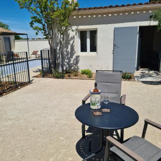 Très joli mazet Piscine privée Beau jardin clôturé Entièrement privatisé 5' à pied du centre - Saint-Rémy-de-Provence - 0