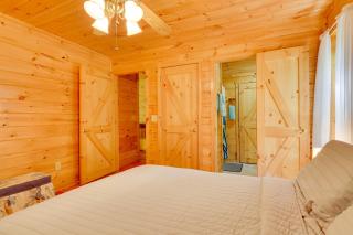 Secluded Cross Creek Cabin with Deck and Fire Pit! - Hood - 2
