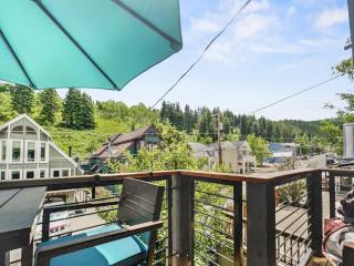 136 Top of Main! Secret Daly Hideaway with Hot Tub! Walk to Main Street! home - 5