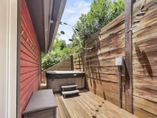 136 Top of Main! Secret Daly Hideaway with Hot Tub! Walk to Main Street! home - 4