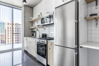 River N 1BR w Gym Pool nr L stop Beach CHI-358 - 4