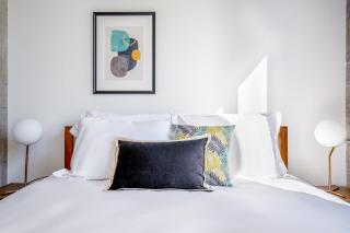 River N 1BR w Gym Pool nr L stop Beach CHI-358 - 1