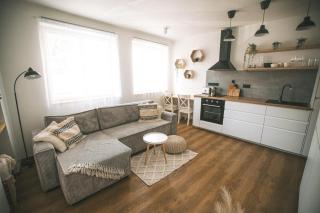 KVARTÝR - nový apartmán na náměstí v České Lípě - Česká Lípa - 0