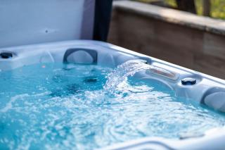 Kingsley Lake View & Paddocks - A group retreat with hot tub, sports bars & spectacular lake views in the Mendip Hills AONB - Chew Stoke - 4