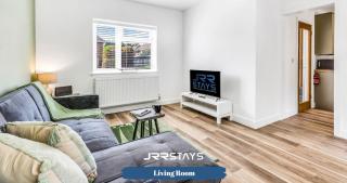 Dudley - Stylish 3 Bedroom Sleeps 6 Wi-Fi - JRR Stays - 8