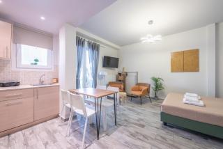 Sunny studio with Starlight balcony - Atene - 9
