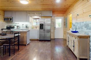 Peach Creek Lodge - 2