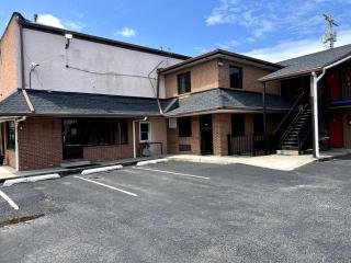 Budget Plaza Motel - Brooklyn Park - 7