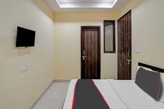 Capital O Mt Corporate Stays Near Iskcon Temple Noida - 4