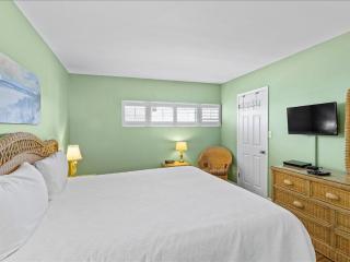 Holiday Surf and Racquet Unit 719 - 1