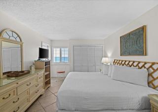 Holiday Surf and Racquet Unit 702 - 7