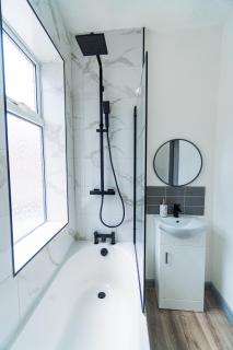 Stylish 3 Bedroom House - Central Location - Nottingham - 2