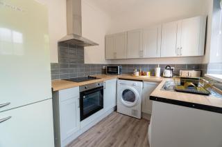 Stylish 3 Bedroom House - Central Location - 3