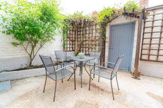 Stylish 3 Bedroom House - Central Location - 1
