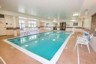 Hampton Inn & Suites Dayton-Airport - Englewood - 1