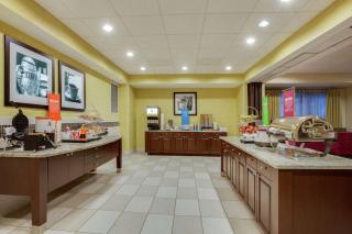 Hampton Inn Ozark - 2