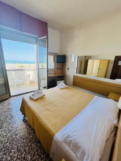 Hotel Columbia Frontemare - Rimini - 8