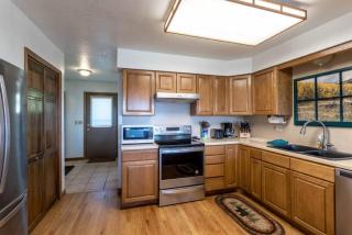 Luxury 5BR Grand Lake Getaway - 1