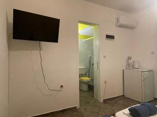 Yellow Beach House - Logaras - 1