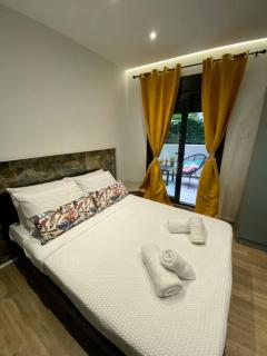 Crystal Studio-downtown escape-Navarinou square - 8