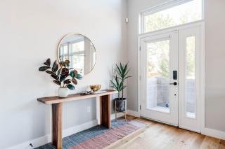 Luxe Getaway - Yard & Roof Deck - 4 Story Townhome - 4