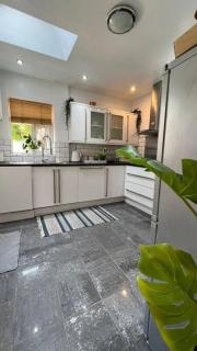 Stylish home close to Arena - 2