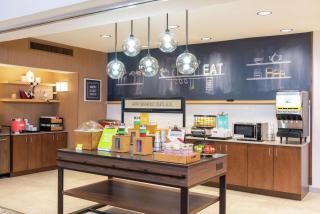 Hampton Inn & Suites Marshalltown - 2