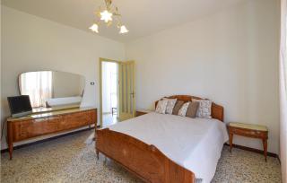 4 Bedroom Cozy Home In Reggio Calabria - 9