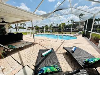 Pelican Waterfront Paradise with Boat Lift - Cape Coral - 9