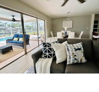Pelican Waterfront Paradise with Boat Lift - Cape Coral - 0