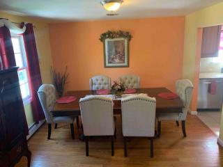 Family 3-bedroom home (2nd floor near EWR/Outlet) - Elizabeth - 4
