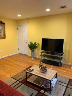 Family 3-bedroom home (2nd floor near EWR/Outlet) - 6