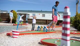 Blue Dolphin Holiday Park - Gristhorpe - 8