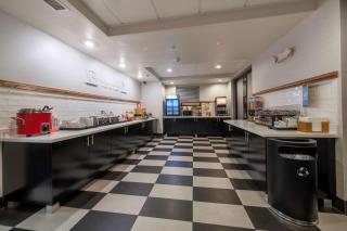 Hampton Inn & Suites DuPont - 2