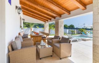 4 Bedroom Stunning Home In Pomer - Pomer - 9