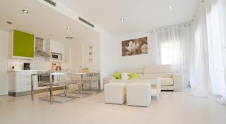 Tranquil Duplex Sitges, sea views, private parking, terrace - 4