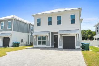Pet Friendly Beach House - Totally Beachin by Panhandle Getaways - Panama City Beach - 3
