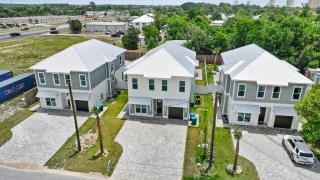 Pet Friendly Beach House - Totally Beachin by Panhandle Getaways - Panama City Beach - 5