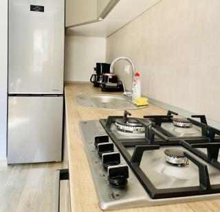 Mountain Crib in Urban Plaza w. Parking & Netflix - 2