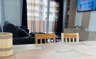 Mountain Crib in Urban Plaza w. Parking & Netflix - Braşov - 8