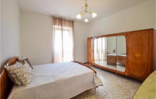 4 Bedroom Cozy Home In Reggio Calabria - 8