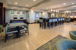 Hampton Inn Visalia - Visalia - 1