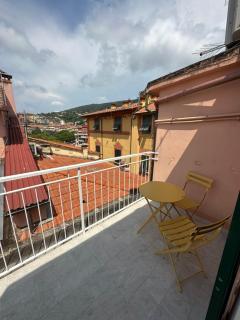 Favolosa stanza gialla con terrazzino vista mare Mottino23 - 7