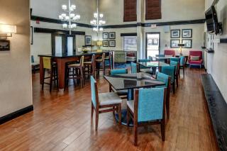 Hampton Inn Batesville - Batesville - 7