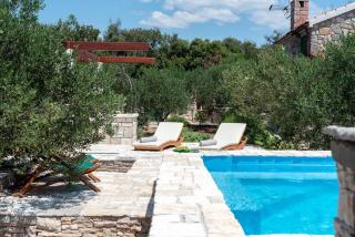 Trapula stone paradise - Maslinica - 5