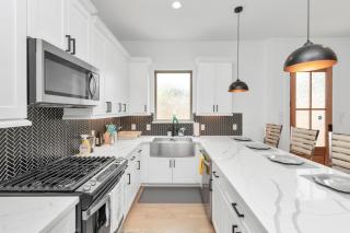 Tranquil Downtown Escape with Backyard - 5