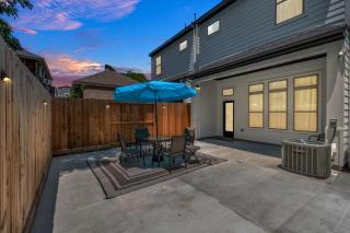 Tranquil Downtown Escape with Backyard - 6