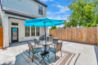 Tranquil Downtown Escape with Backyard - Houston - 2