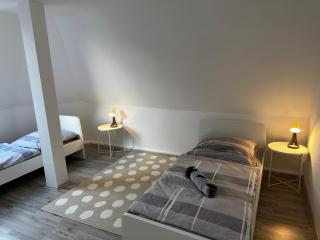 A&V Apartments Schöne Dachgeschoss Wohnung Apt Sterne - Gelsenkirchen - 2