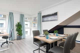 Federnest - Luxus-Studio - Kingsize Boxspringbett - Home-Office mit Monitor und Drucker - 11 Min Hbf - Duisburg - 2